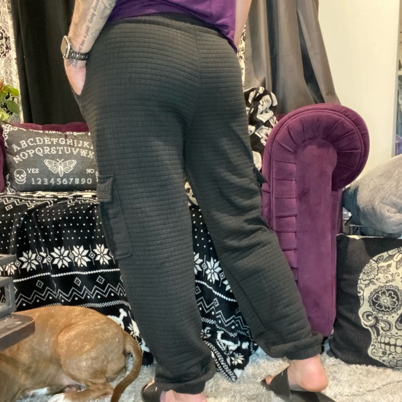 Black quilted high waisted cargo style joggers - Picture 15 of 16